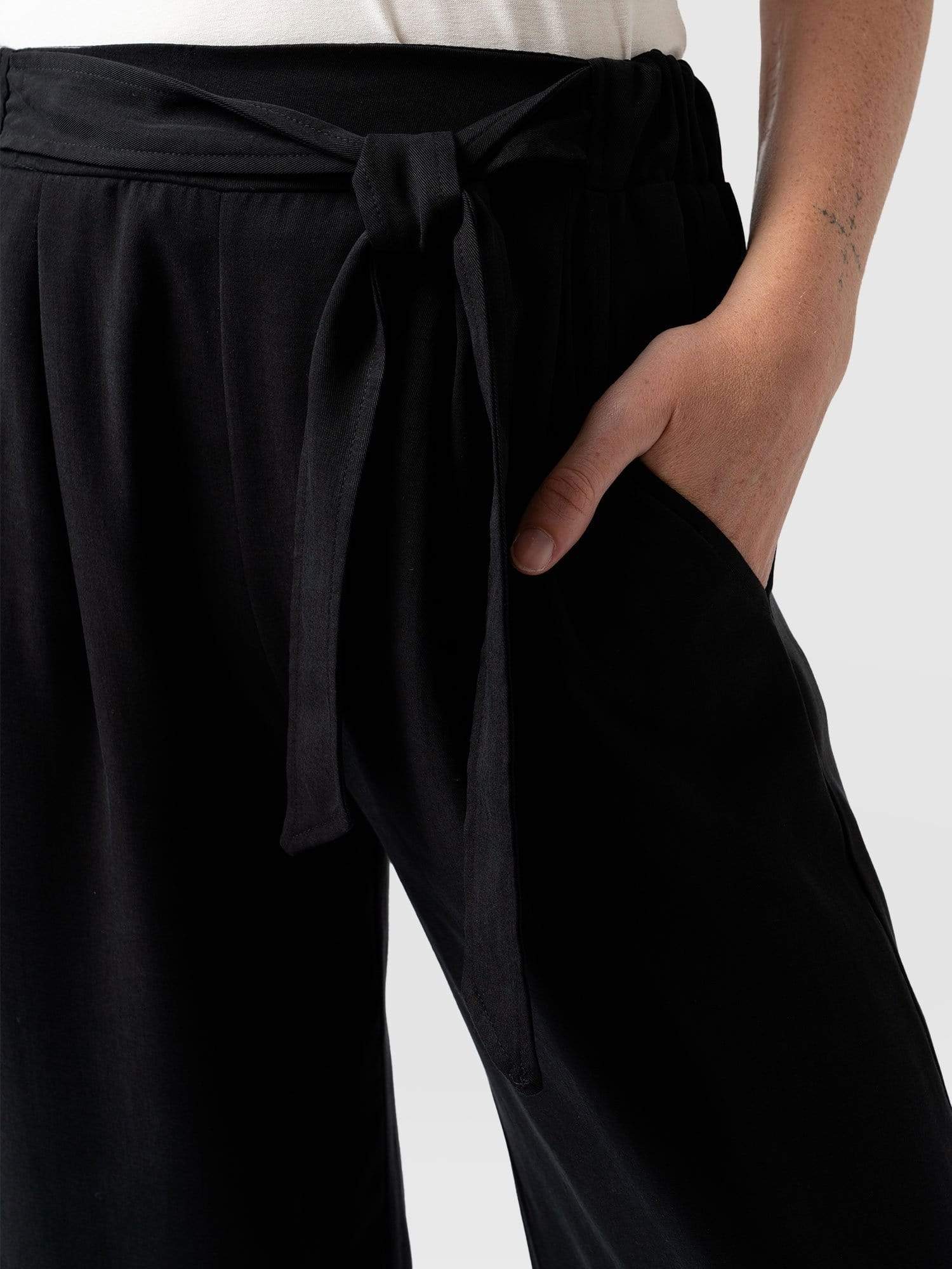 Pimlico Pant Black - Women's Wide Leg Trousers | Saint + Sofia® EU